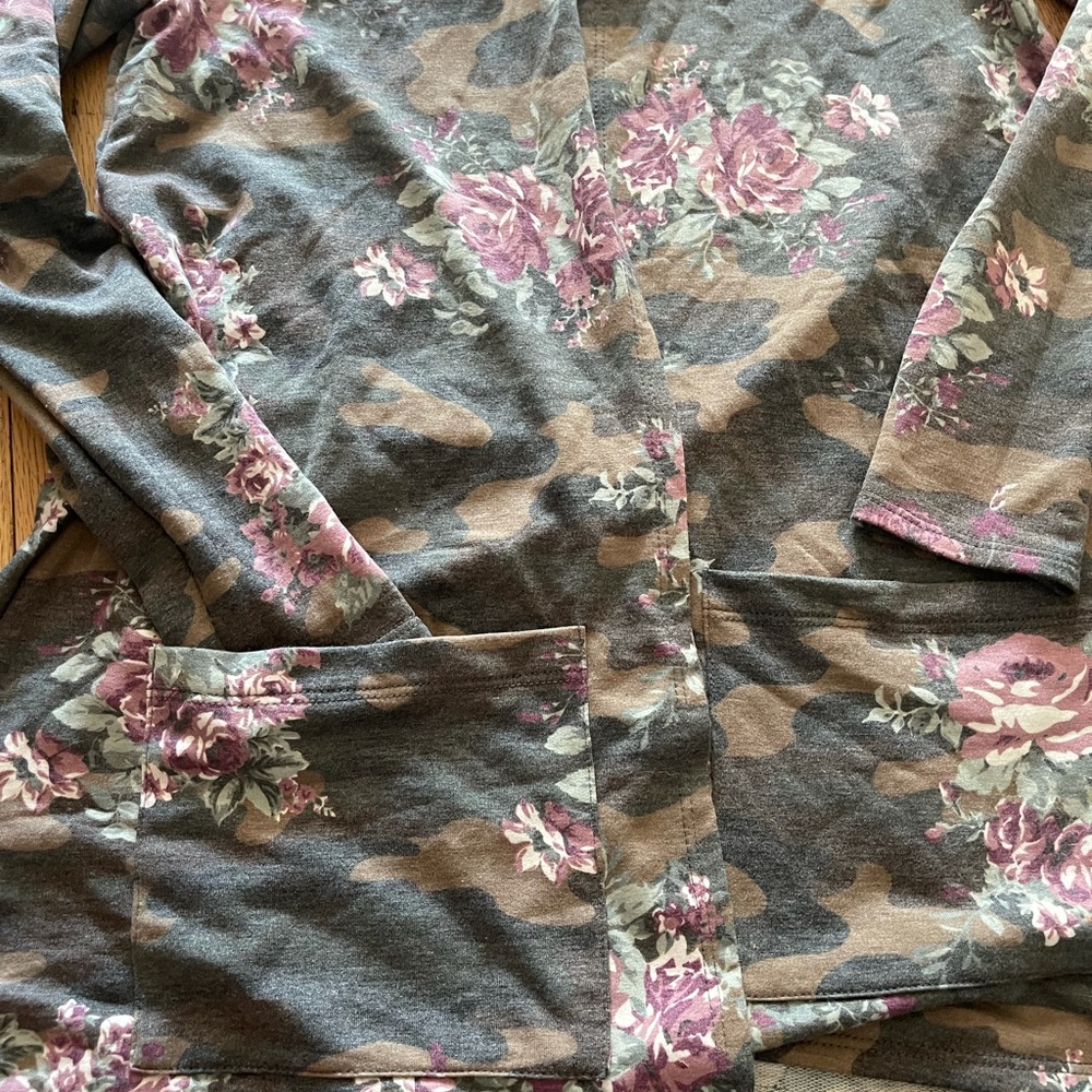 Camo/ floral cardigan - Picture 2 of 5